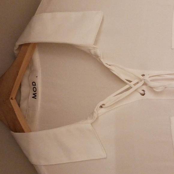 Woman's Cream Blouse - Picture 2 of 4